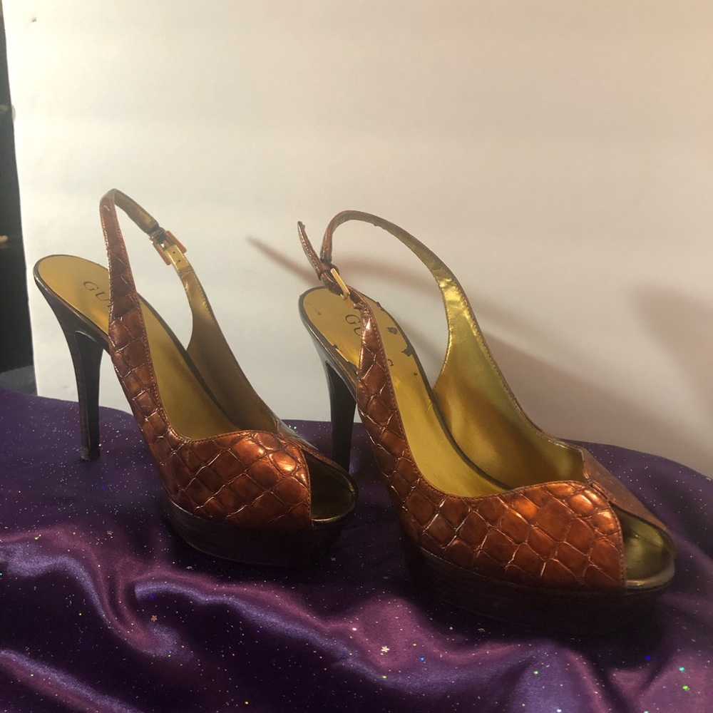 Guess Size 7 Snake Skin Design 3’ Inch Heel Pump